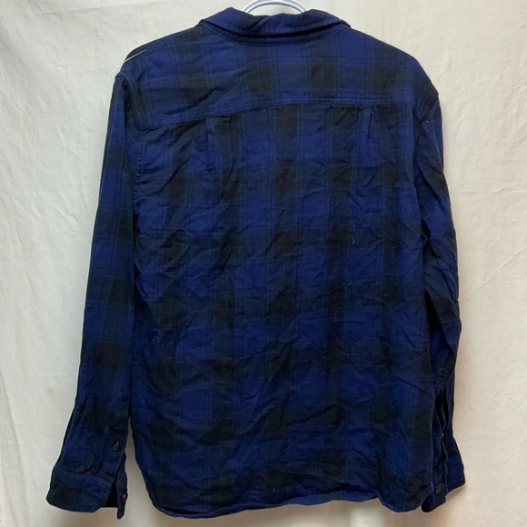 Tilley Button Down - Picture 4 of 4